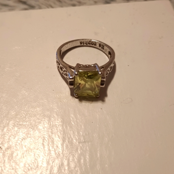 Ladies Ring - Picture 1 of 4